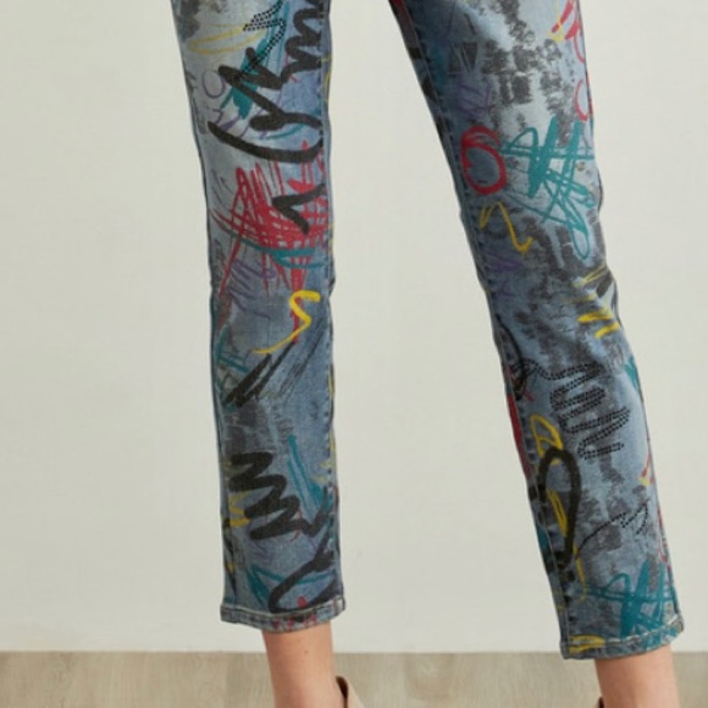 Joseph Ribkoff Slim leg jeans.  This season’s must have!